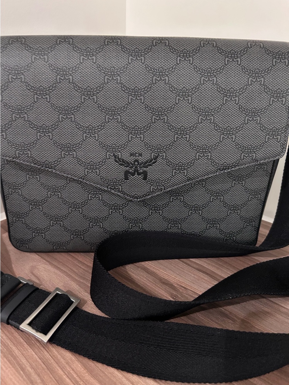 MCM Men’s Himmel Lauretos Messenger Bag - Picture 4 of 16
